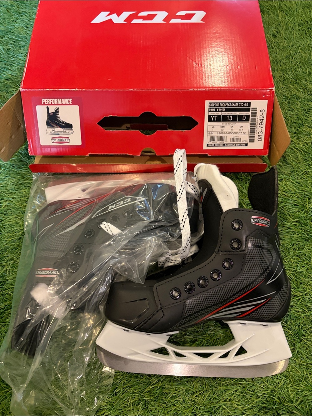 Kids Ice Skates YT13 (US 1) new with box